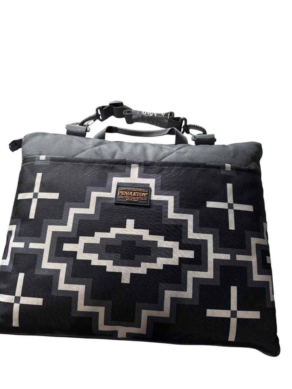 NWOT Pendleton Black & Grey 60X72” Quilted Travel Blanket With Carry Strap